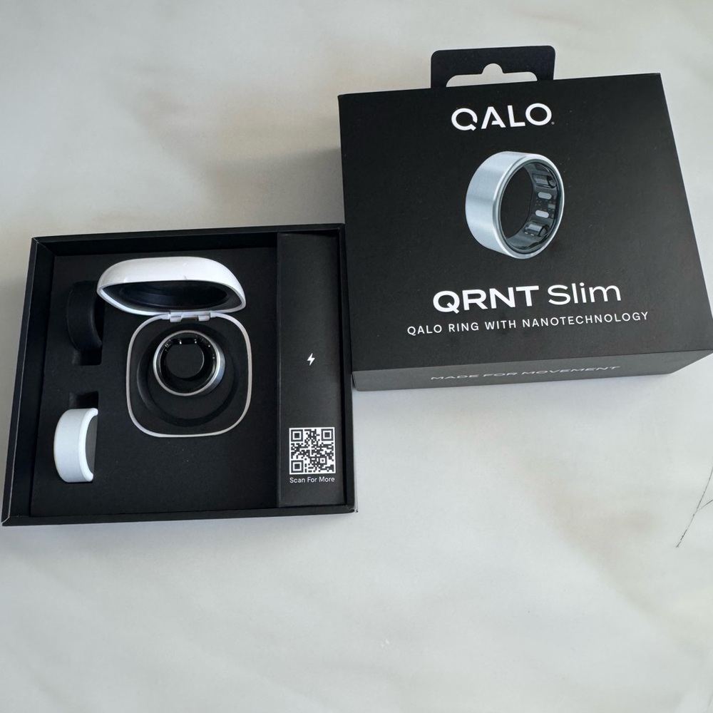 QALO QRNT Slim Ring in Black and White